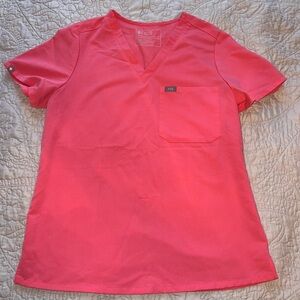 FIGS Women’s Neon Pink Catarina One-Pocket Scrub Top; Size M